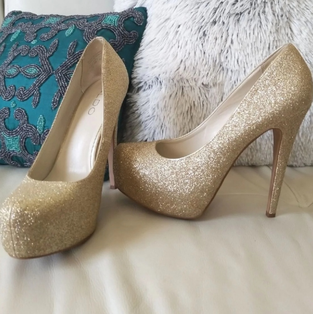 Gold Glitter Aldo Platform heels size 7.5